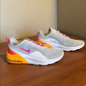 Nike Air Max Motion 2 Shoes Size 7